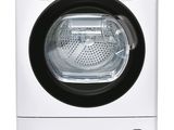 un gros plan d'un sèche-linge blanc sur fond blanc