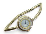 une image montrant un gros plan d'une montre montée sur un bracelet