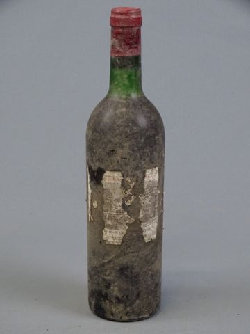 CHATEAU LAFITE ROTHSCHILD, Pauillac, MEB au château, une bouteill...