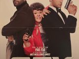 une affiche du film « Spy », mettant en scène deux hommes et une femme