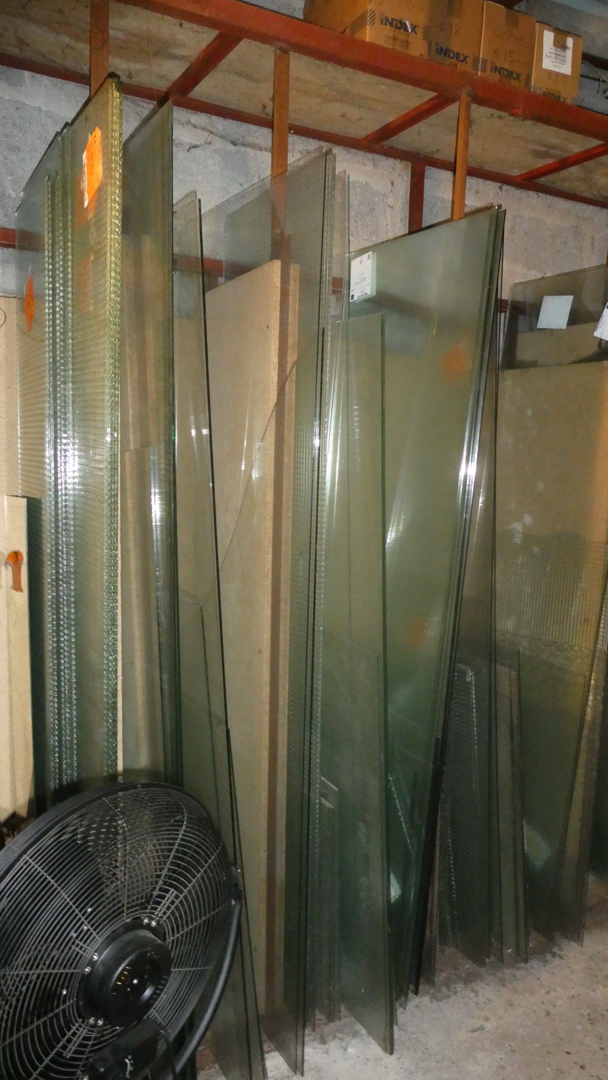 - Petit stock de chutes de verre armé