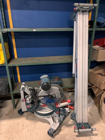 Scie circulaire pendulaire BOSCH GCN12-GDL, avec sa table de main...