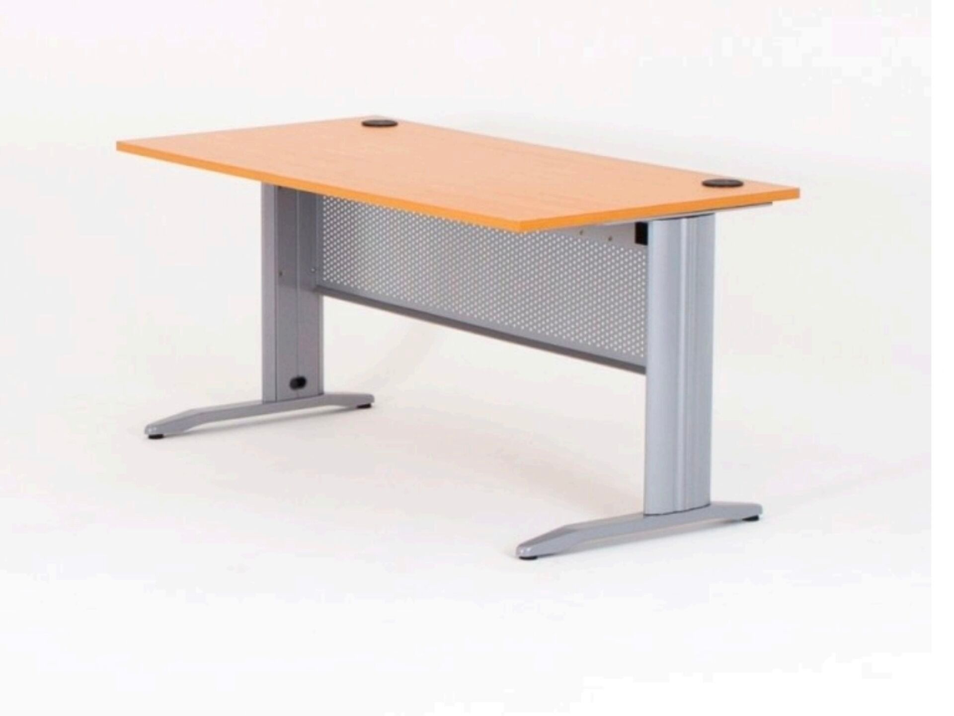 1 bureau droit neuf dans son carton L1,60 / 80cm / H75cm