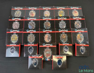 lot of 20 coins from the world ' s most famous coins