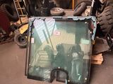 une photo d'une vitre cassée dans un garage