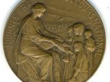 une image représentant une médaille de bronze sur laquelle figurent une femme et deux enfants