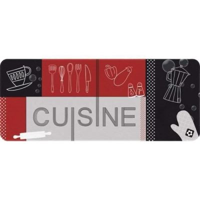 un gros plan sur une assiette avec un couteau et une fourchette