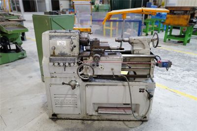 Petit tour parallèle d'outillage RAMO, EP 500 mm, équipé ave…