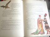 un livre ouvert avec l'image d'un oiseau dessus