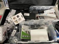 Stock divers comprenant : des emballages, des multimètres, d… (photo 2)