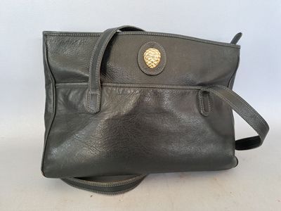 LANCEL Sac porté épaule en cuir noir, agrémenté d'une pomme …