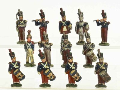 many figurines of different sizes and colors of soldiers
