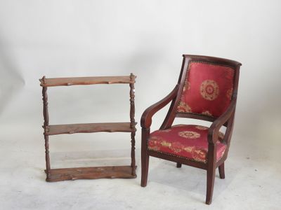 paire de chaises anciennes en bois avec assise rembourrée rouge, rembourrée, rembourrée, rembourrée, rembourrée, rembourrée, rembourrée