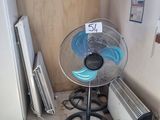 a fan that is sitting on a stool in a room