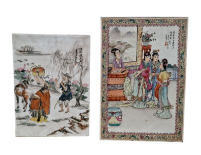 paire de peintures sur porcelaine chinoise représentant des femmes et des chevaux dans un paysage