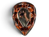 un homme se prenant en photo dans le miroir
