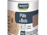 gros plan d'un pot de peinture sur fond blanc