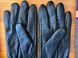 a pair of gloves, a hat, a scarf, and a pair of gloves sitting on a table