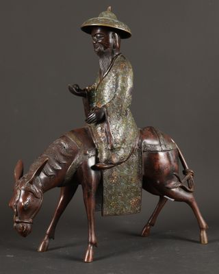 bronze statue of a man on a horse with a hat on