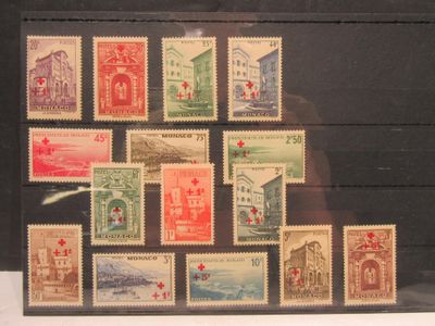 une photo d'une photo d'une collection de timbres