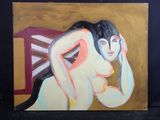une peinture à l'huile représentant une femme assise sur une chaise, les mains sur la tête