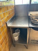 1 lave-mains en inox, 1 petite table en inox 55x90 cm (photo 3)