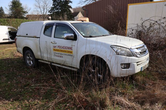 Véhicule utilitaire ISUZU D-MAX 2.5TD avec hard top, immatriculé ...