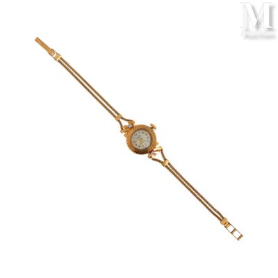 une image d'une montre-bracelet en or avec un cadran blanc
