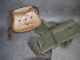 un petit sac et un autre petit sac par terre