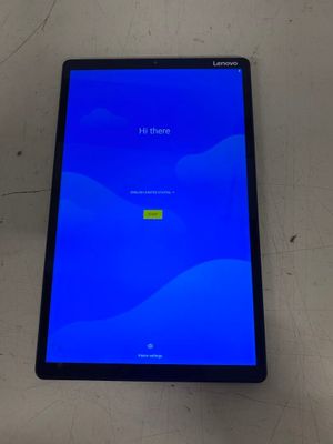 un gros plan d'une tablette posée sur une table, avec un écran bleu