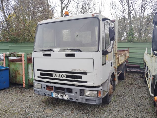 Suite Liquidation judiciaire : Véhicule poids lourd IVECO benne 1...