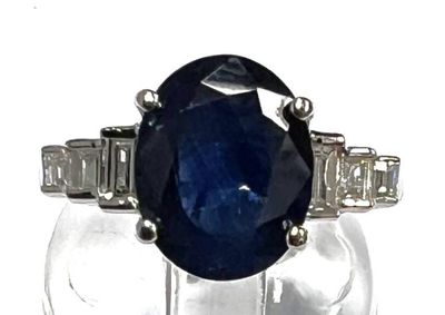 BAGUE style Art Déco en or ornée d'un saphir ovale env. 3.5 …