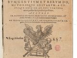 un vieux livre sur lequel est représenté un oiseau