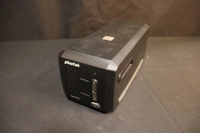 a picture of a black and white photo of a projector