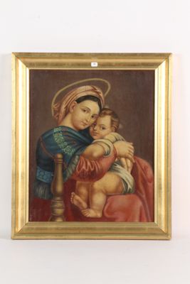 une peinture représentant une femme tenant un enfant dans ses bras