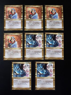 Six cartes de « Star Wars : The Old Republic » sont posées sur une table.