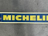Enseigne « Michel Michel » au sol
