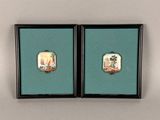 deux tableaux encadrés sur le mur d'une pièce