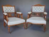 paire de fauteuils anciens en noyer avec assises rembourrées