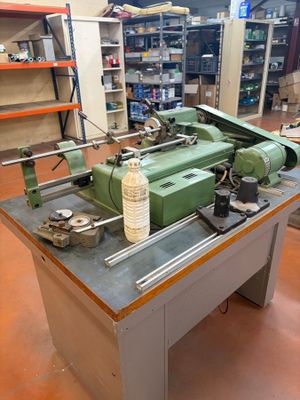 a machine that is sitting on a table in a room