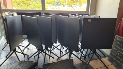 a lot of empty chairs in a room with a chalk board