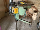 une machine qui se trouve dans le coin d'une pièce