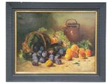 tableau représentant une corbeille de prunes, de pêches et de raisins posée sur une table