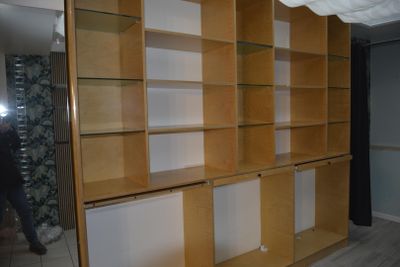 Sur désignation. Meuble de présentation et rangement bois, étagères ve