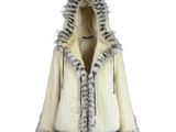 une photo d'une veste blanche à capuche et bordée de fourrure
