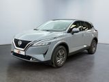 Le nouveau SUV Nissan Murano est garé dans un showroom.
