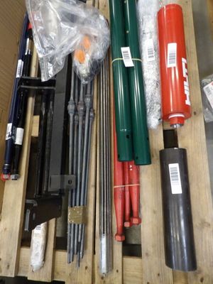 many different types of tools that are on a pallet