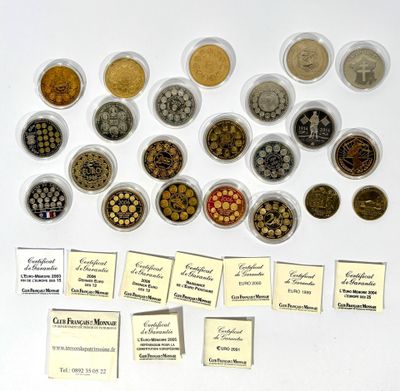 a lot of coins that are on the table