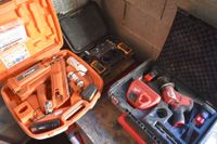 Lot : 2 talkie-walkie MOTOROLA + scie sabre MILWAUKEE + clou…