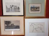 trois tableaux encadrés représentant des chevaux et un homme à cheval, réalisés par un artiste